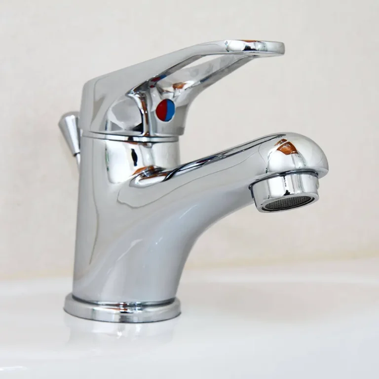 Chrome single-lever bathroom basin tap